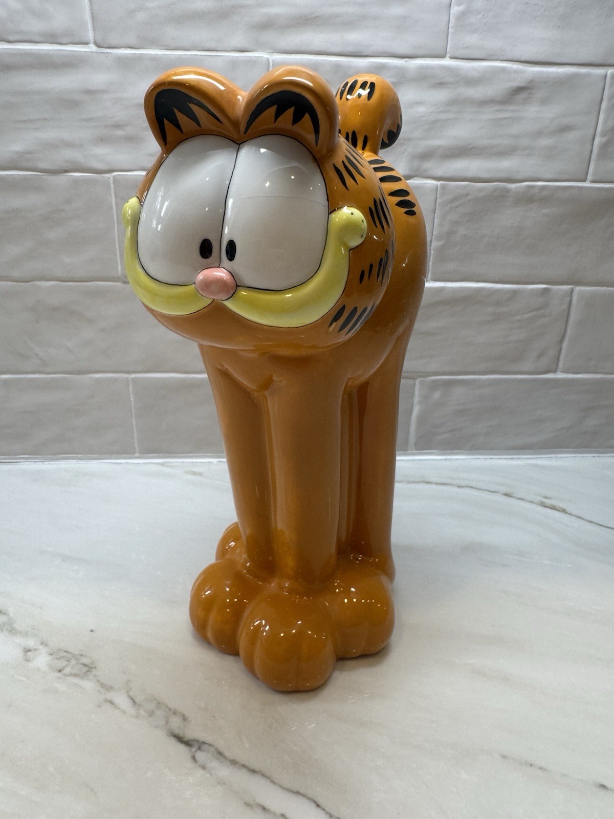 vintage PAWS by Burton & Burton ceramic Garfield vase