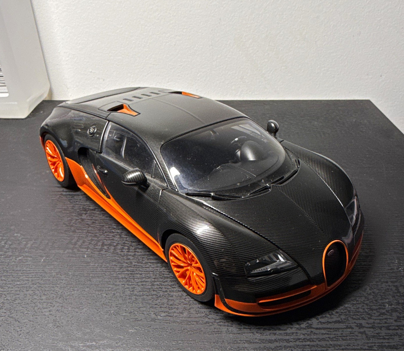 AUTOart 1:18 Bugatti Veyron 16.4 Super Sport Black/Orange, Opening. Serial #2290