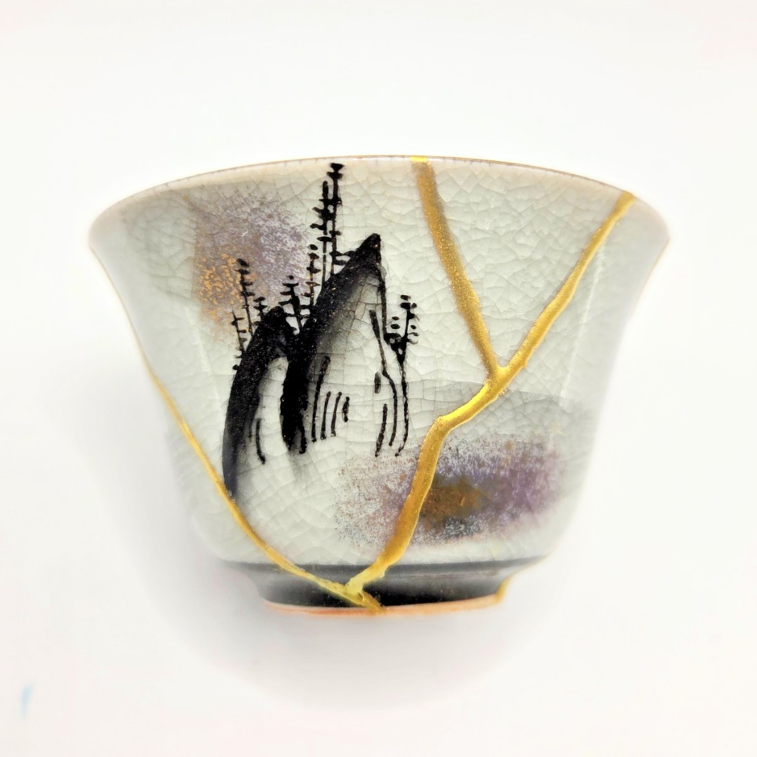 Kutani Ware Pagoda Kintsugi Cup - Japanese Vtg Broken Tea Cup Repaired with Gold