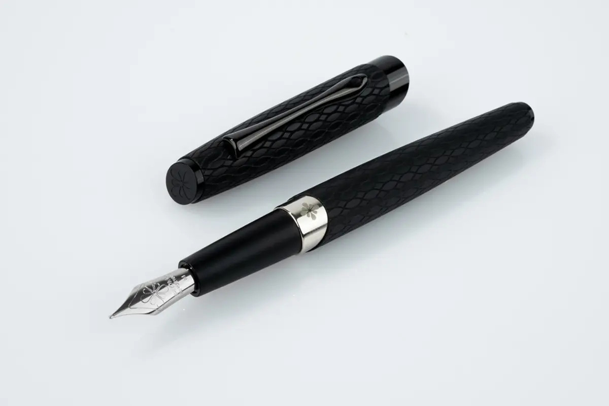 Diplomat Cobra Fountain Pen - Black Guilloche