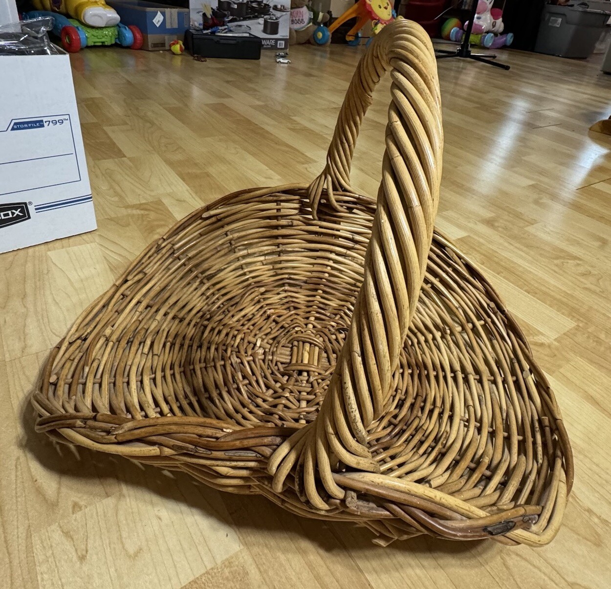 Vtg. Extra Large Wicker Hand Woven 21\