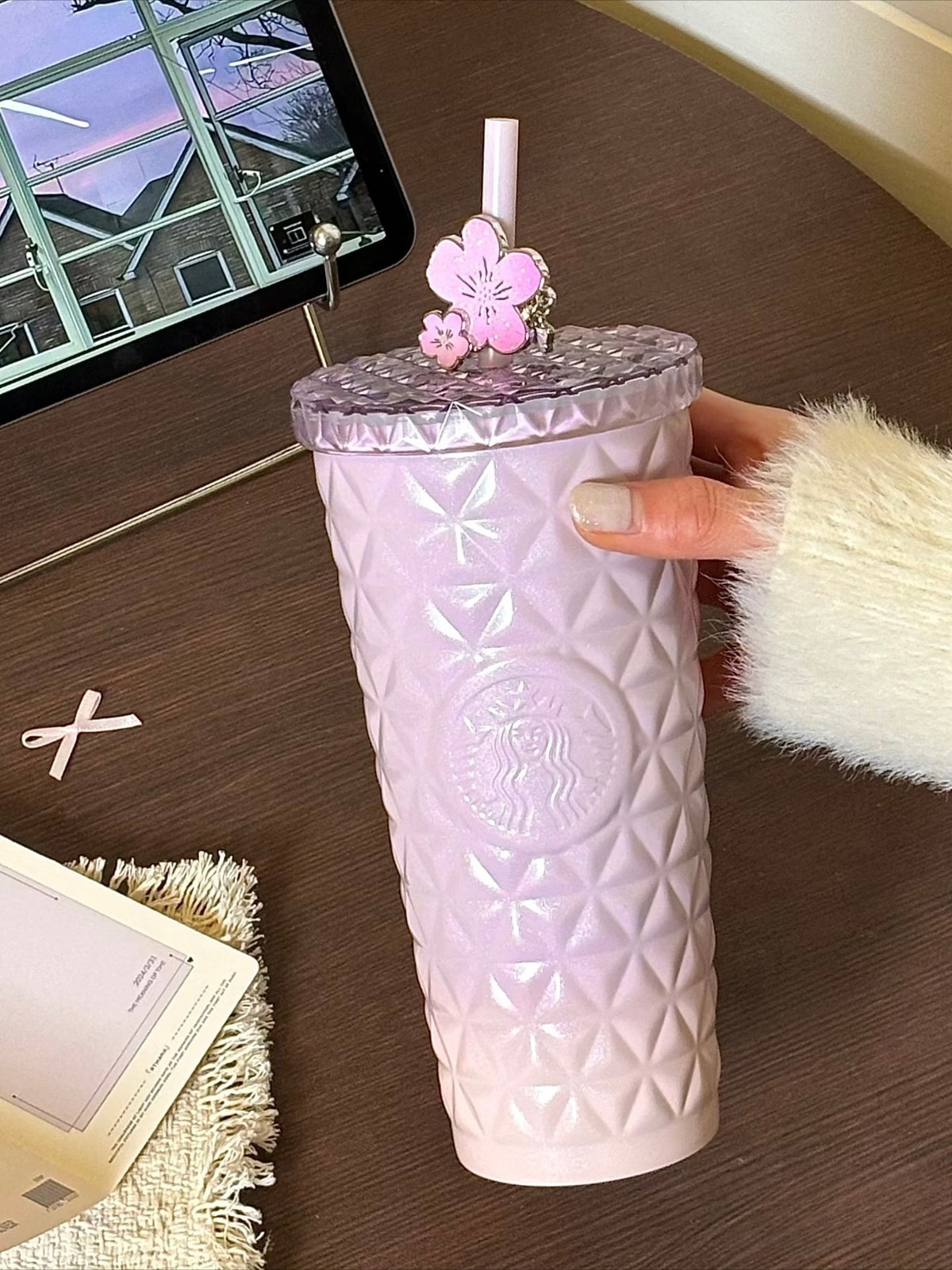【NEW】Starbucks 2026 China Twilight Sakura 23oz Straw Tumbler w/ Decorative Clip