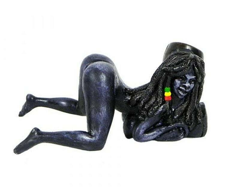 Doggy Style Ebony Girl Smoking Hand Pipe / Smoke/ Rauch/Pfeife / rook/ pijp