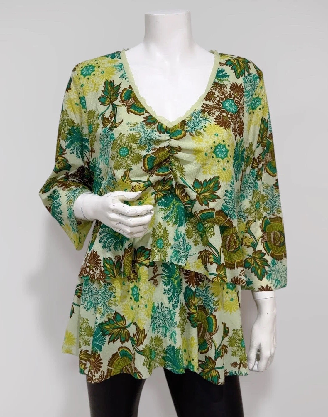 Venezia Women\'s Green Floral Sheer Layered Ruffle V-Neck Top Plus Size 18/20