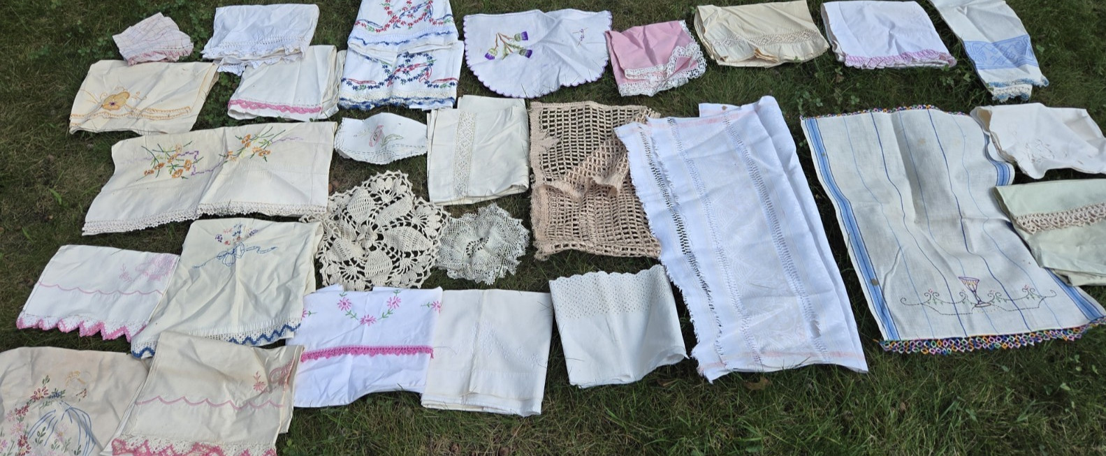HUGE LOT 28 Vtg Pillowcases Crochet Lace Trim & Other Vtg Linens Cutters/Crafts