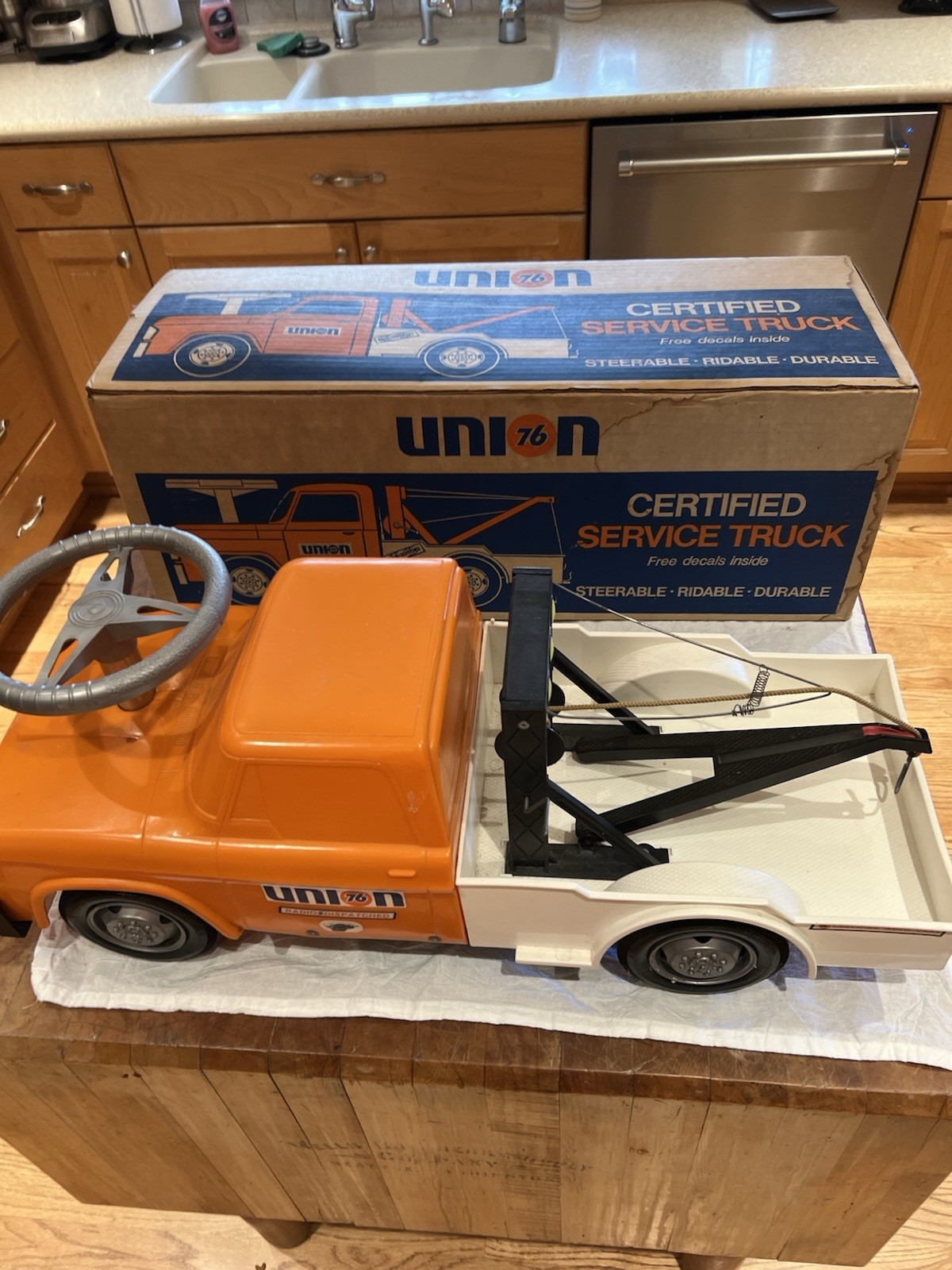 VTG Union 76 Orange & White Hard Plastic Ride-On Tow Truck with Box