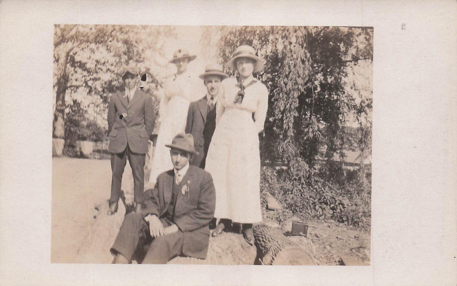 Men Women Group Fashion Hats Suits Outdoor Portrait RPPC Photo Postcard 28A