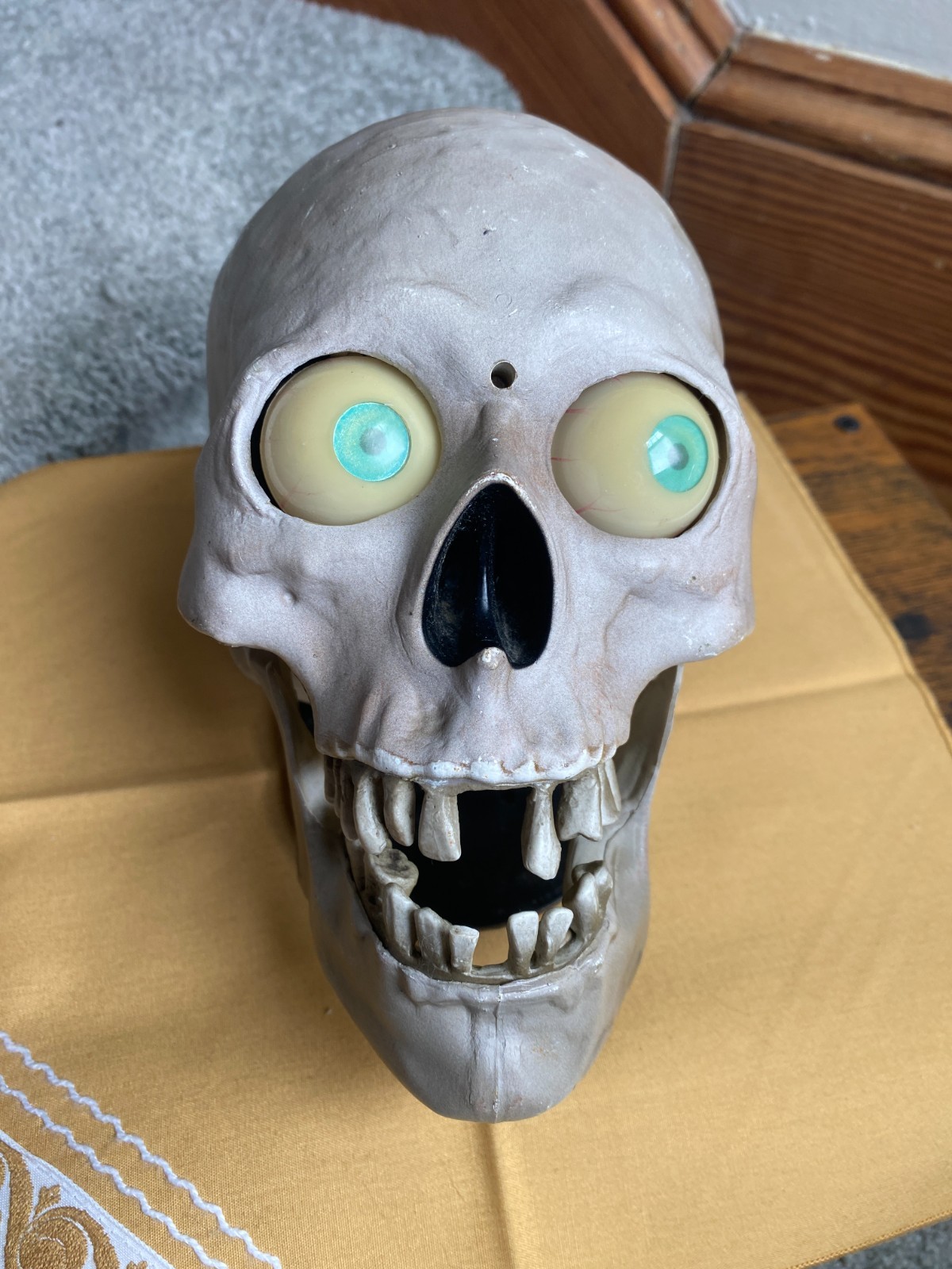 Vtg Gemmy Halloween Animated Scary Skull & Moves Talks NO LIGHT ON EYES Vtg Gemmy Halloween Animated Scary Skull & Moves Talks NO LIGHT ON EYES
