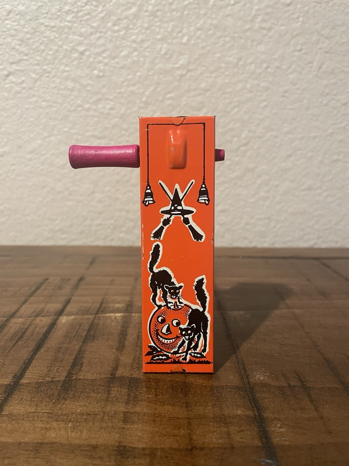 Vintage Halloween 1950s Kirchoff Tin Litho Noise Maker ‘Wood Handle, Black Cats’