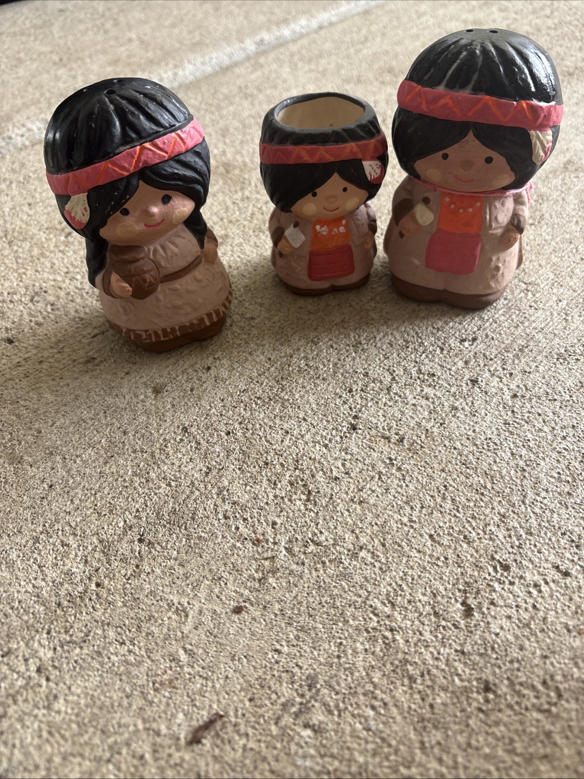 VTG COLLECTIBLE NATIVE AMERICAN SYLE SALT & PEPPER FIGURES & TOOTHPICK HOLDER VTG COLLECTIBLE NATIVE AMERICAN SYLE SALT & PEPPER FIGURES & TOOTHPICK HOLDER