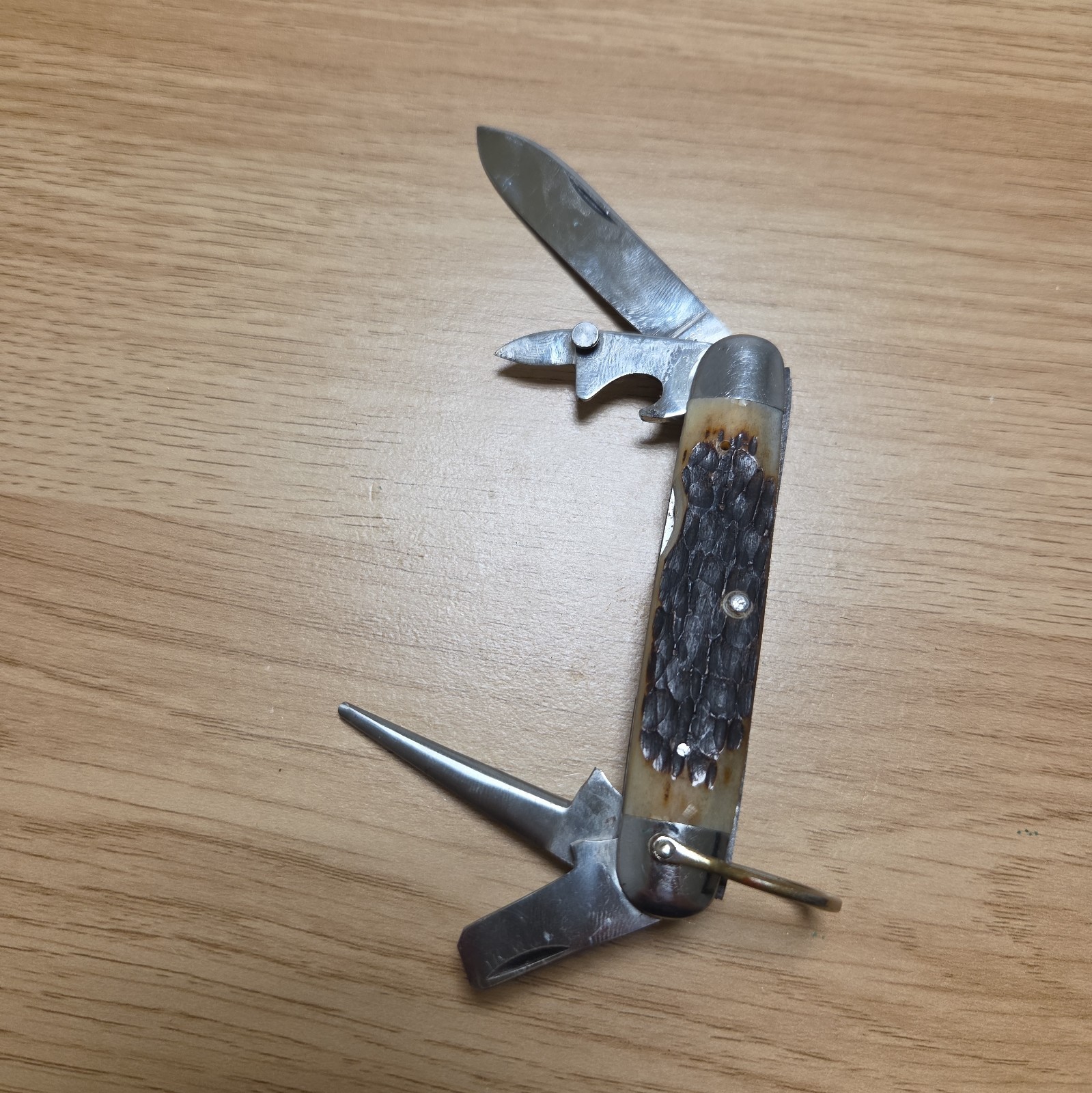 Vintage Robeson ShurEdge 642214 Scout Utility Pocket Knife Jigged Bone USA 