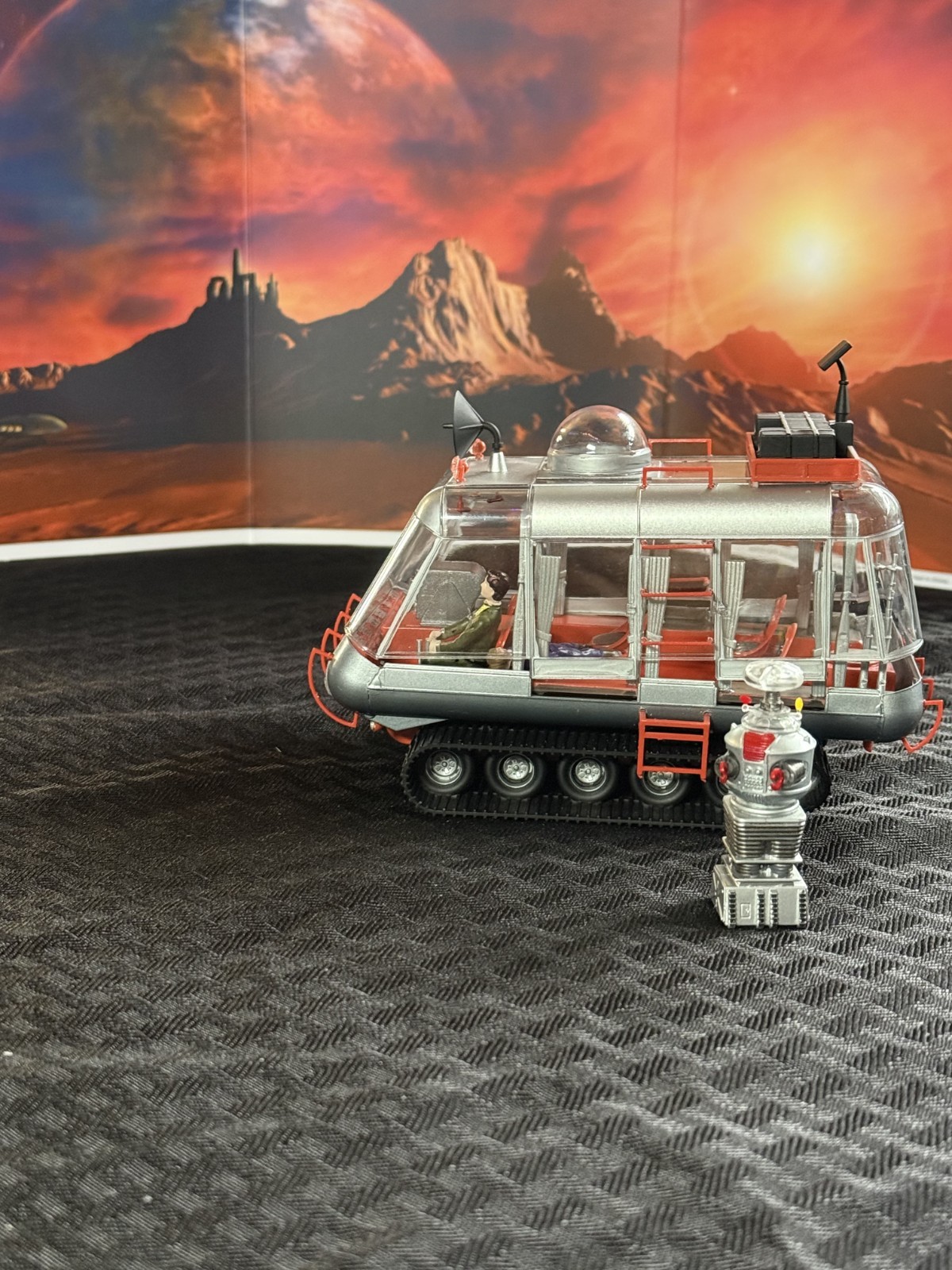 LOST IN SPACE Chariot Deluxe Edition 1/35 Scale Artisan Replica