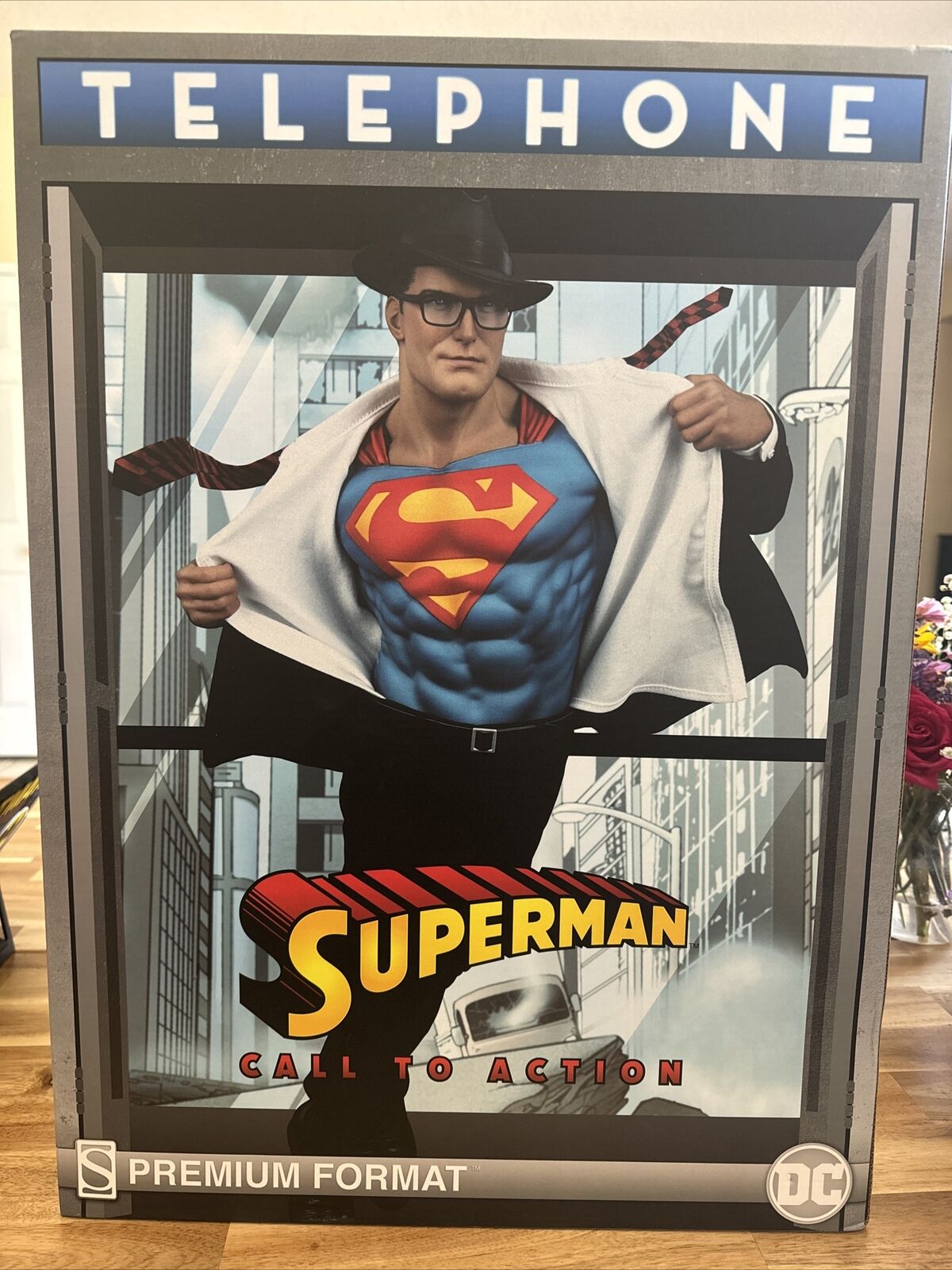 Sideshow Collectibles Superman Call to Action Premium Format Statue