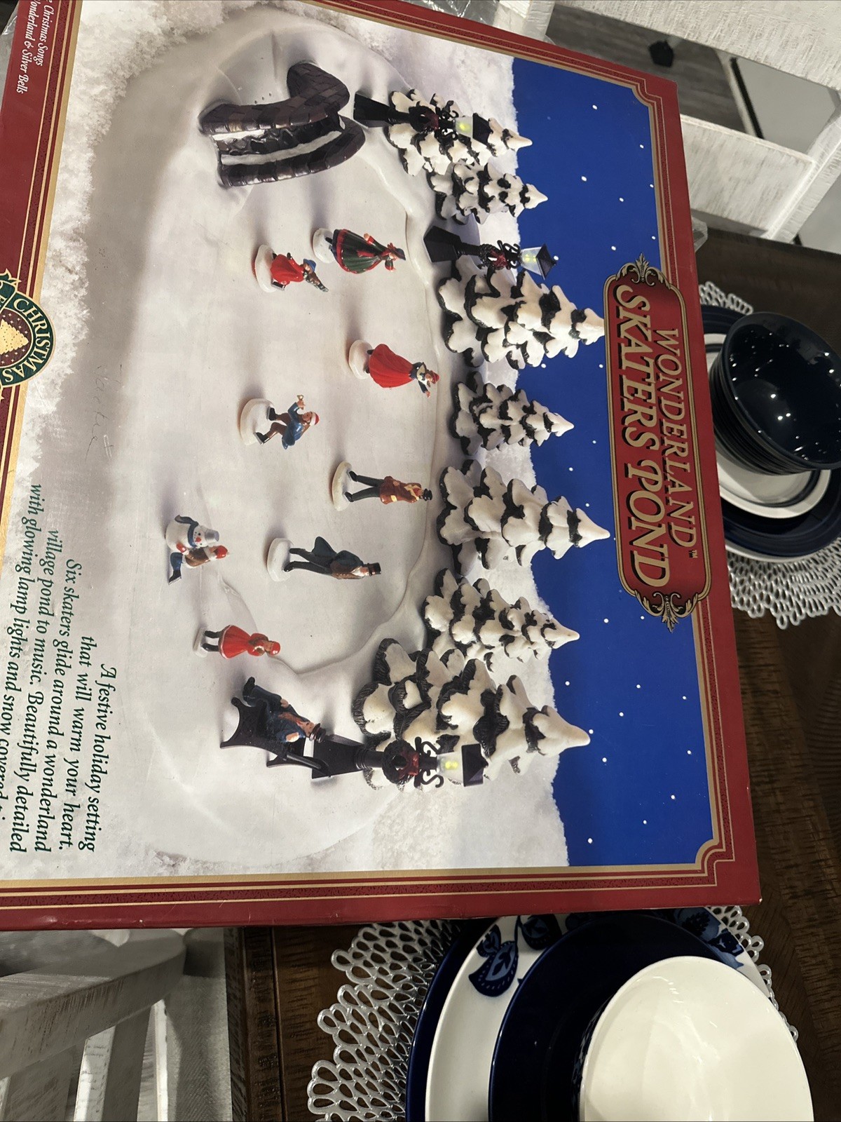 1996 Christmas Fantasy Wonderland Skaters Pond Musical Animated Lighted