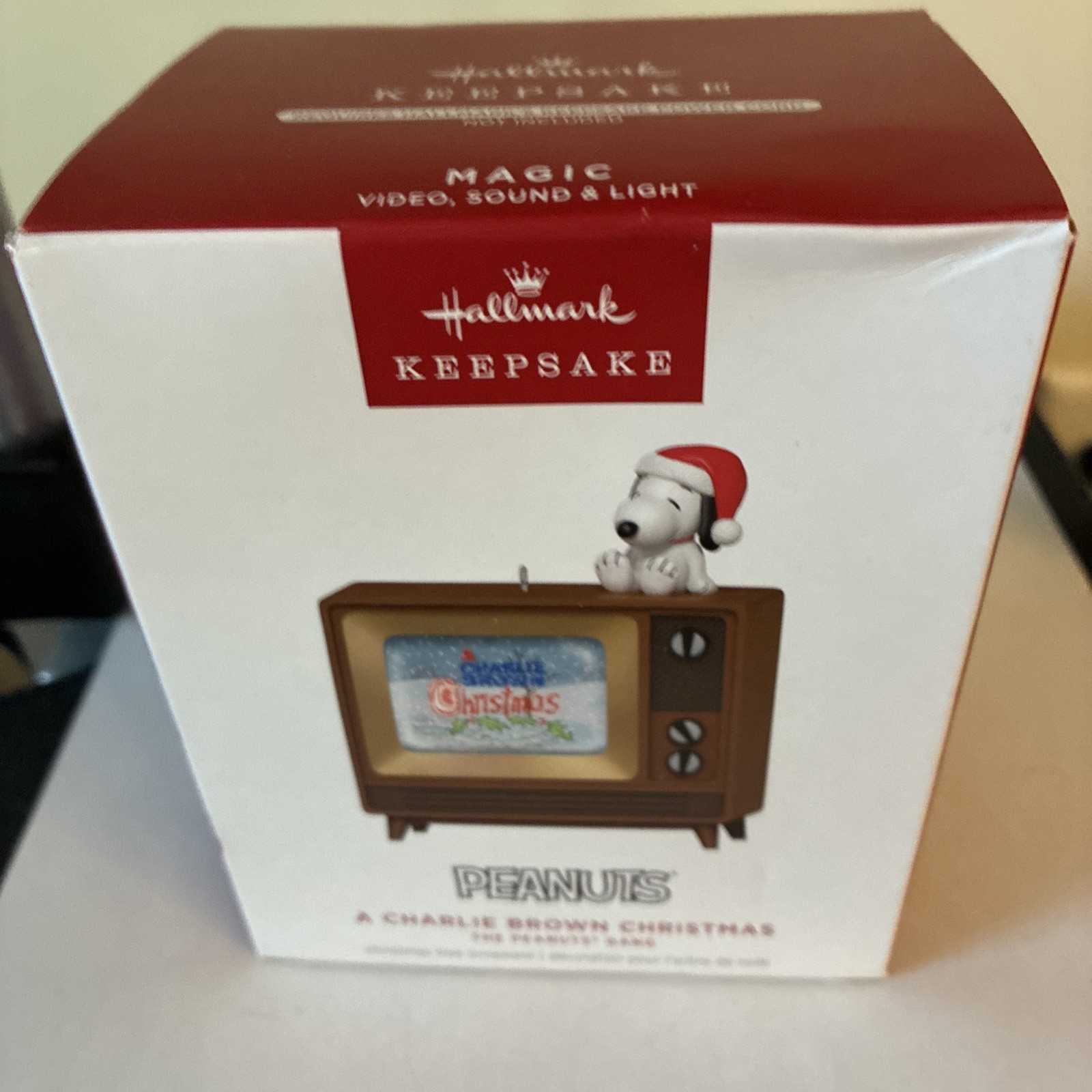 Hallmark 2026 Peanuts A CHARLIE BROWN CHRISTMAS Magic Ornament NEW