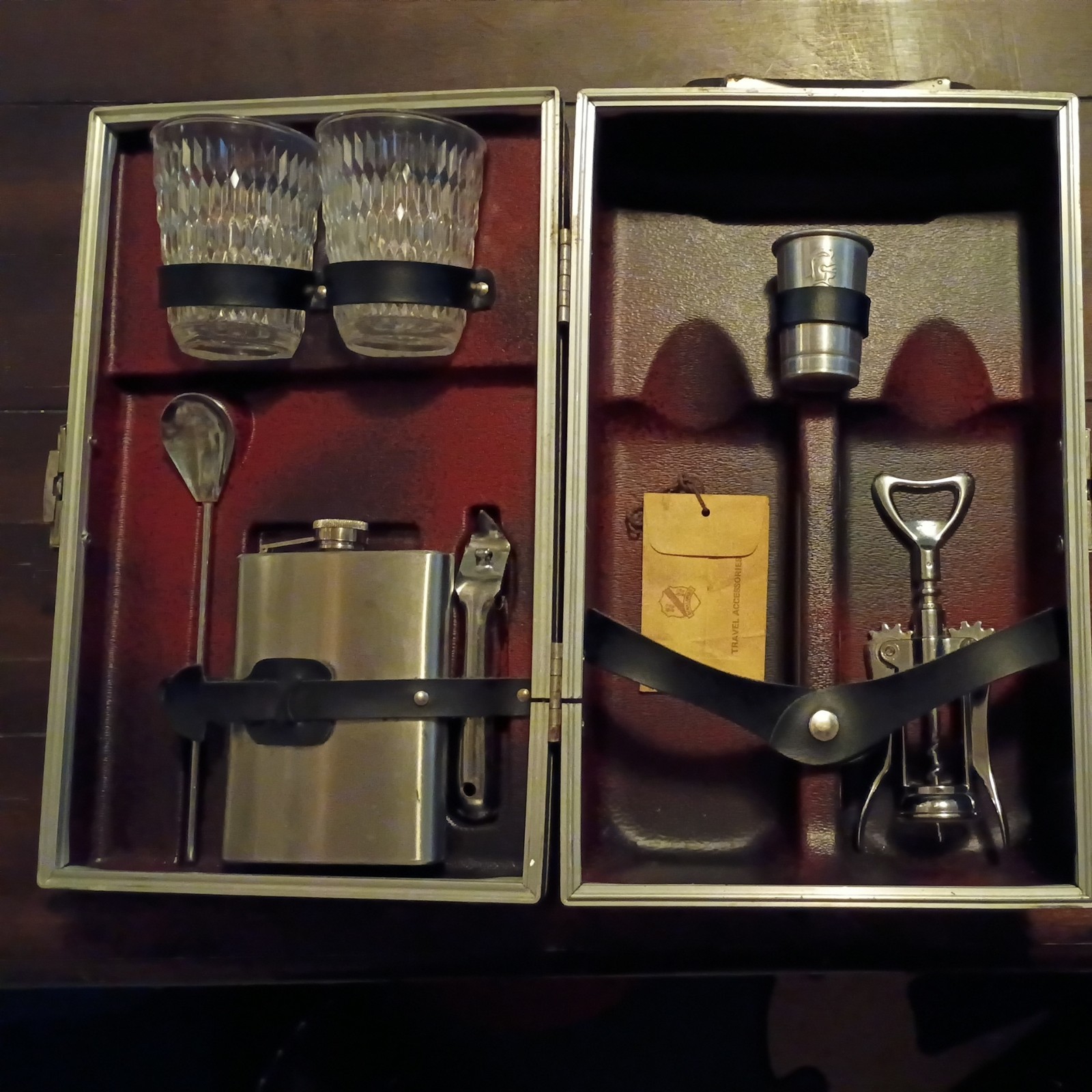 Vintage Mid Century Trav L Bar Travel Bar Suitcase w Key 