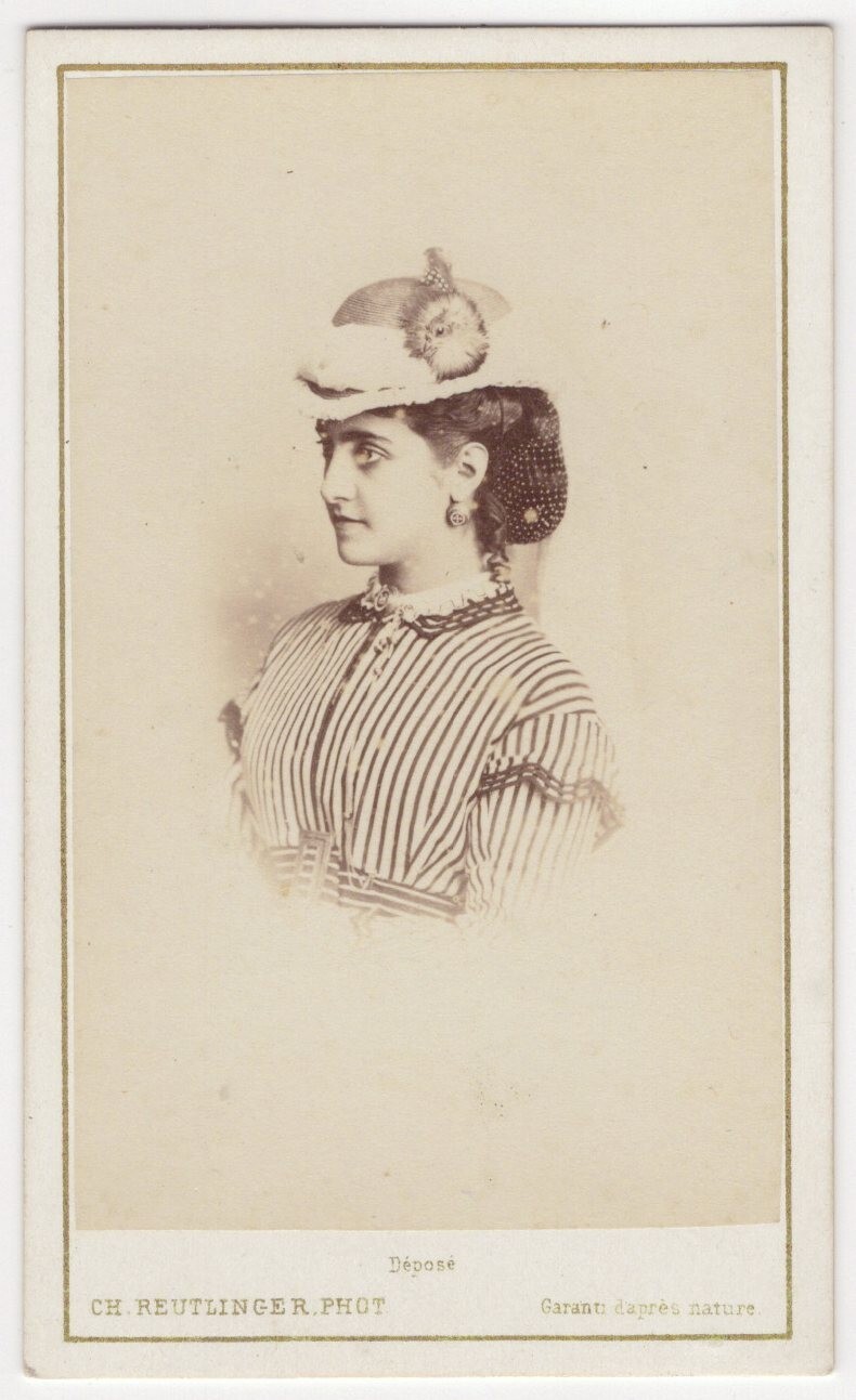 PORTRAIT OF A PRETTY WOMAN : ADELINA PATTI : CH. REUTLINGER : CARTE DE VISITE