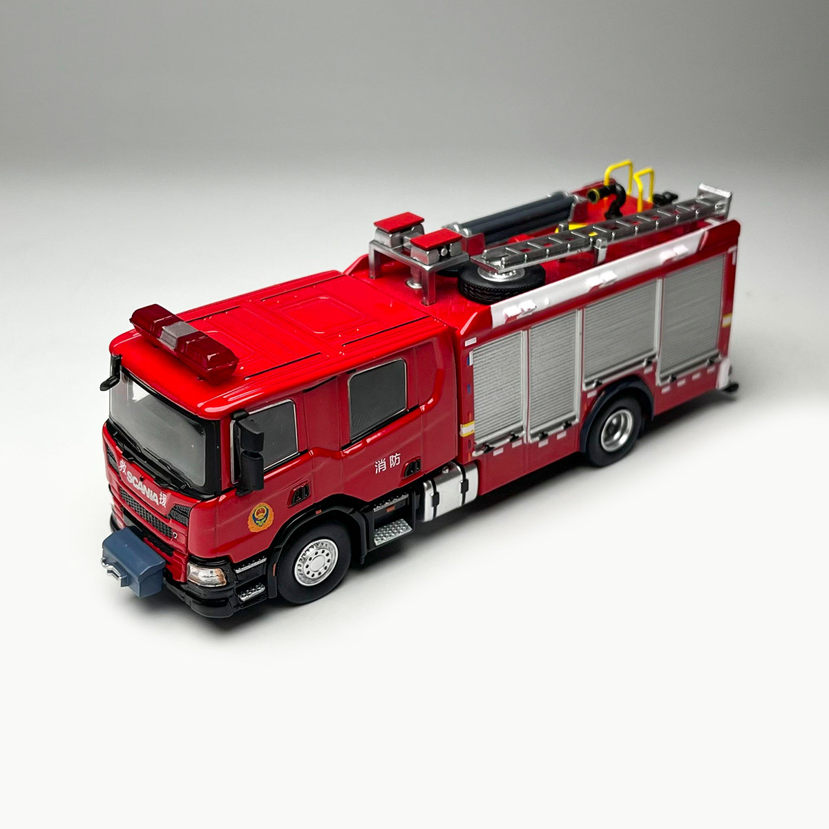 1:64 Scania Compressed Air Foam Fire Truck Alloy Diecast Collectible Model