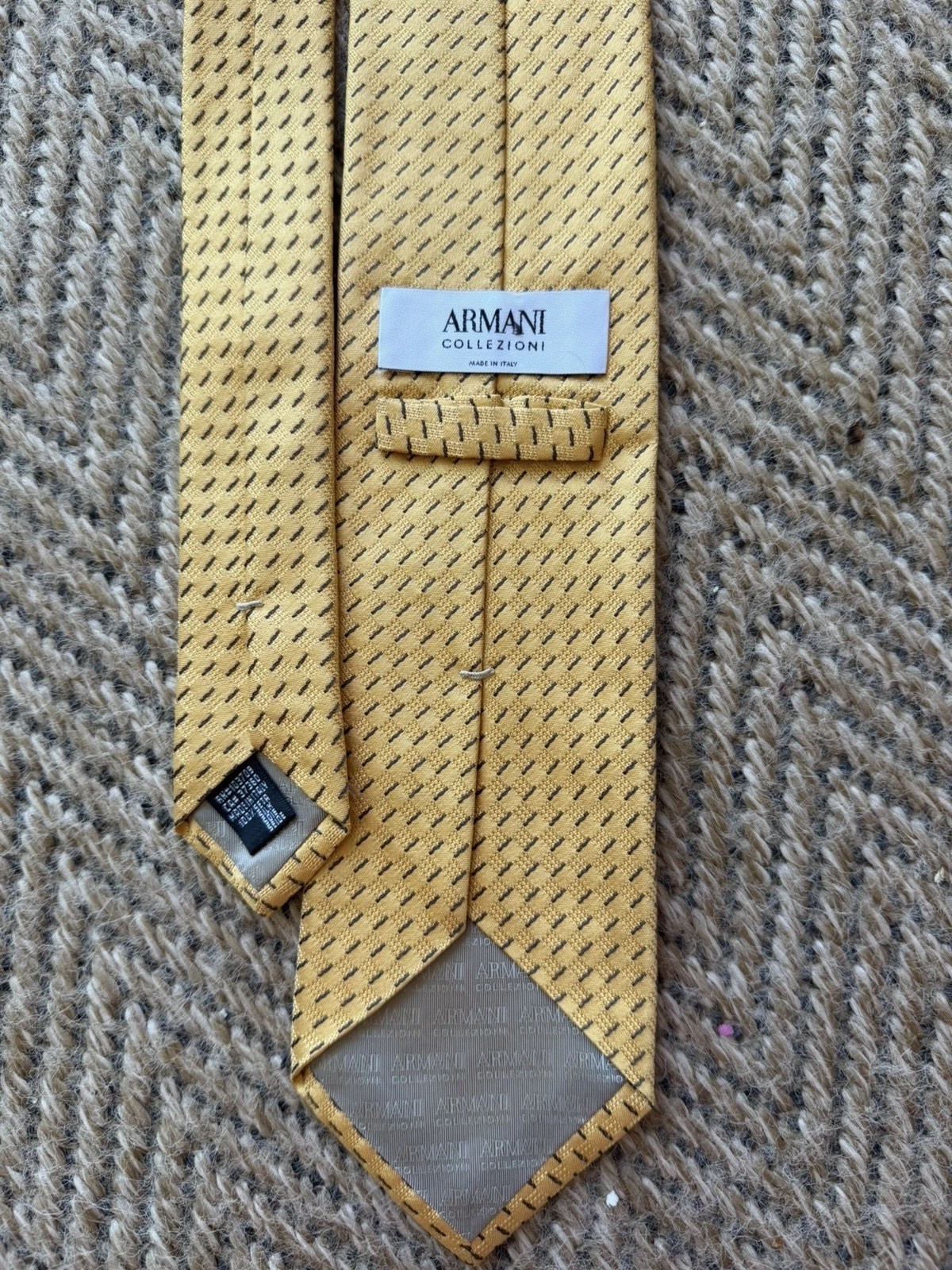 Armani Collezioni Men\'s Woven Silk Tie Gold Geometric