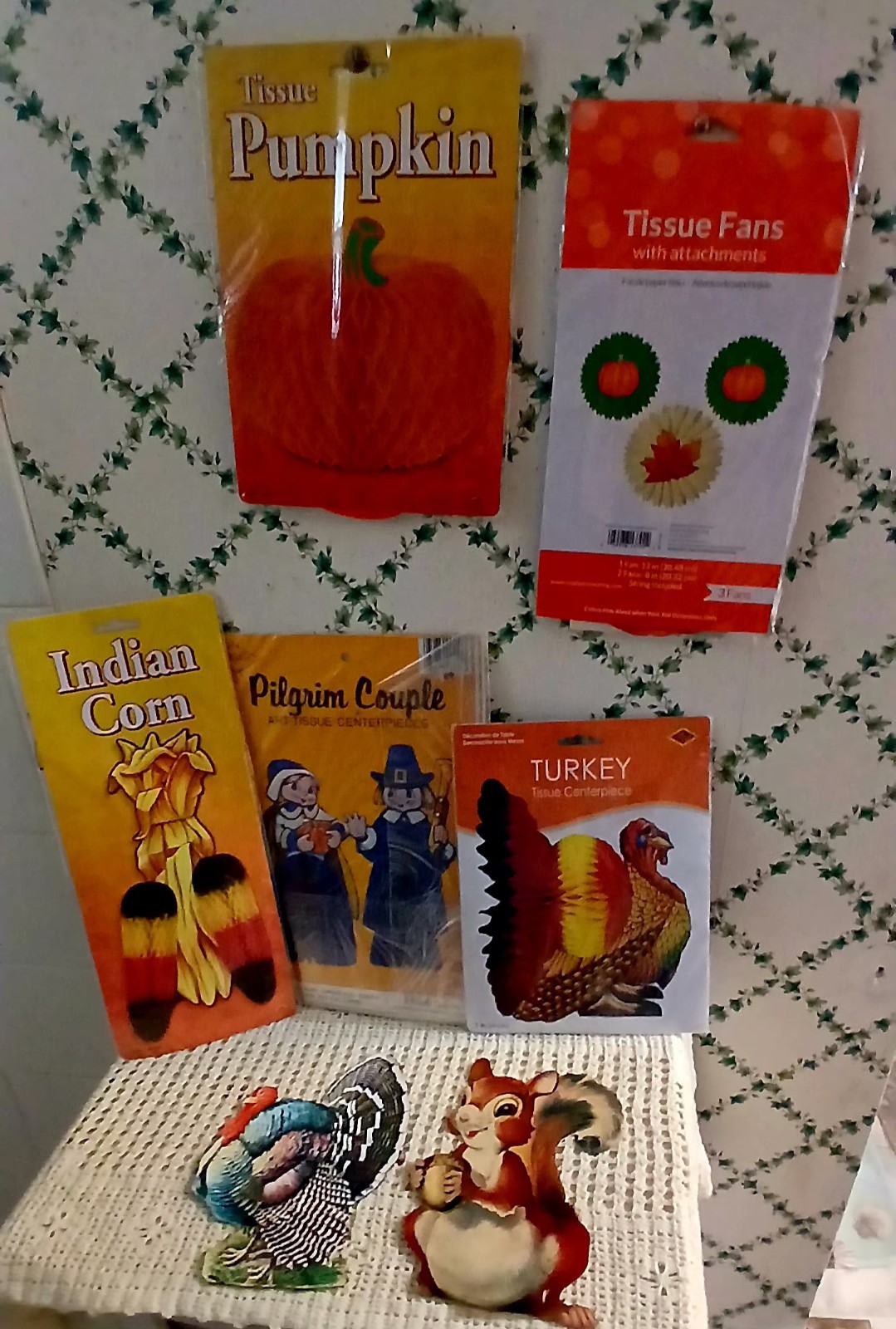 7PC VINTAGE NWT THANKSGIVING 4BEISTLE TISSUE CENTERPCS 1WALL DECOR+2FALL DIECUTS