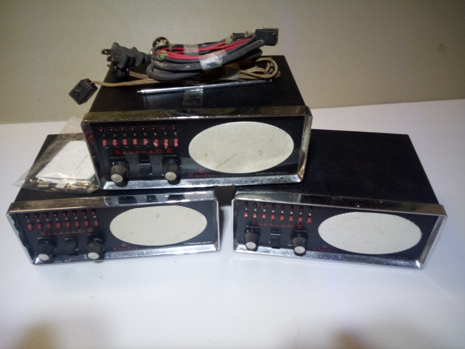 Lot of 3 Electra Bearcat III BC-3 8-Channel Scanner Radios + 5 Spare Transistors
