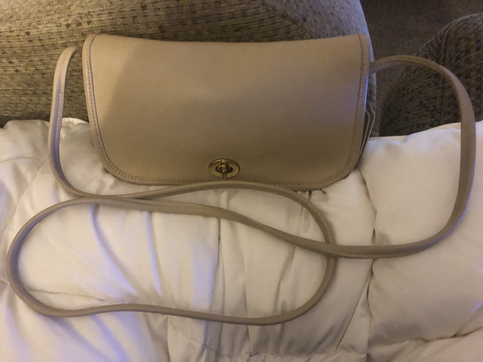 COACH 9375 Dinky Crossbody Bag Bone Beige Leather Turn Lock Vintage Made in USA