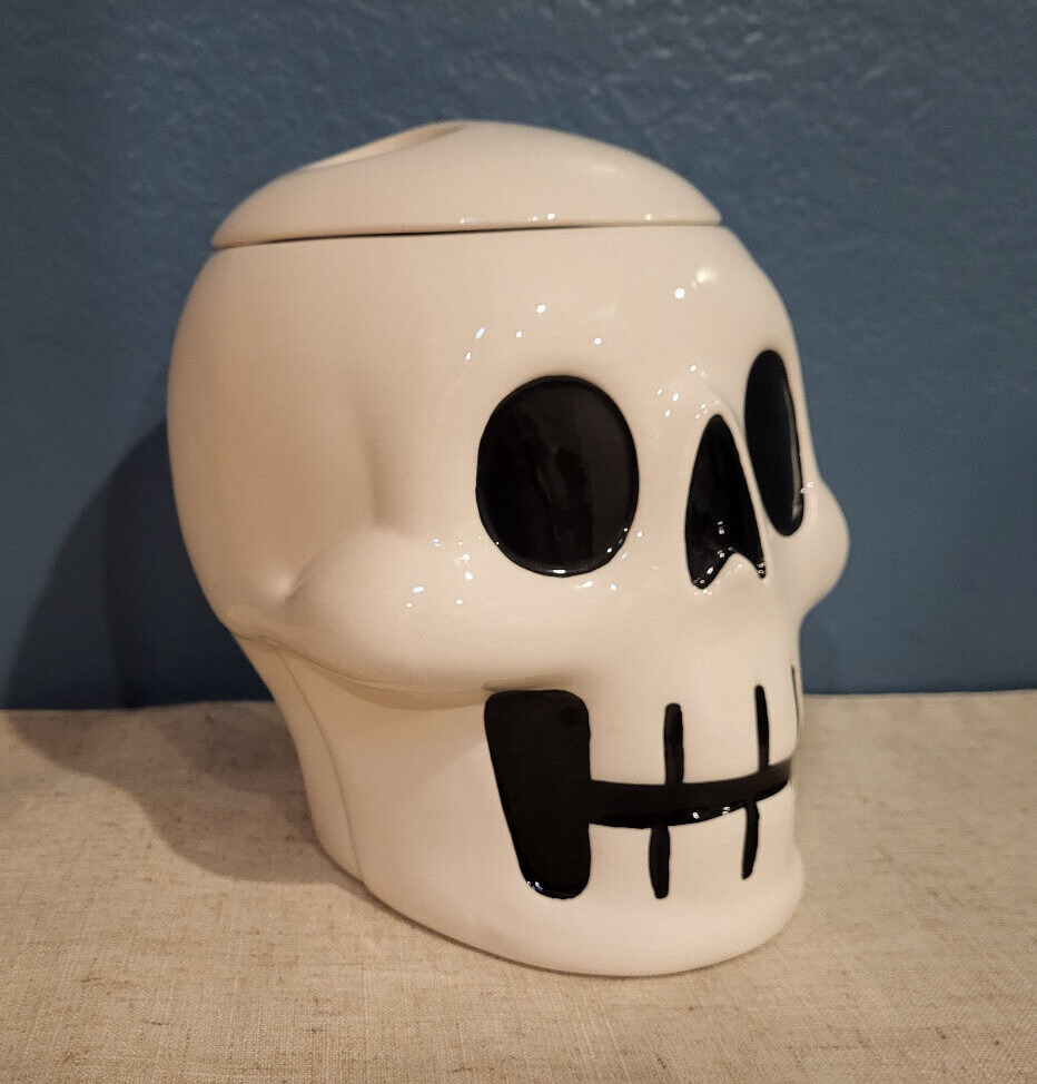 Hyde & EEK Boutique Ceramic Skull Halloween Candy Dish 2022