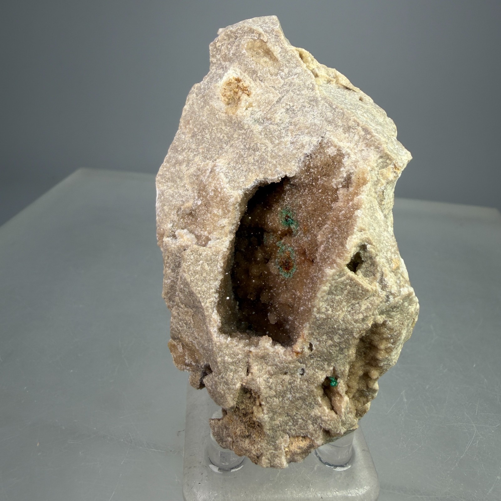 Malachite on Quartz: Morris Pit, Green Lake County, Wisconsin