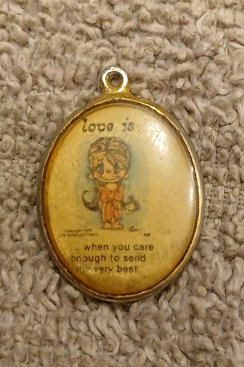 This little charm is from the 1970's. it's  is in excellent condition