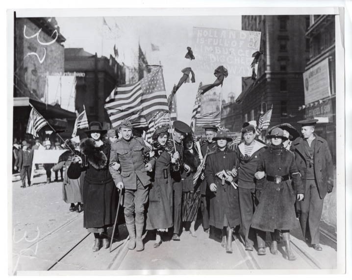 1918 New York Celebrating WWI Armistice in 1938 Original News Photo
