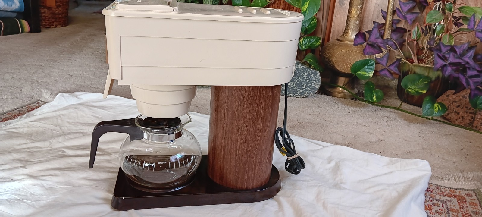 Vintage 70s Retro Diner Bunn Pour-Omatic Coffee Pot Model B8
