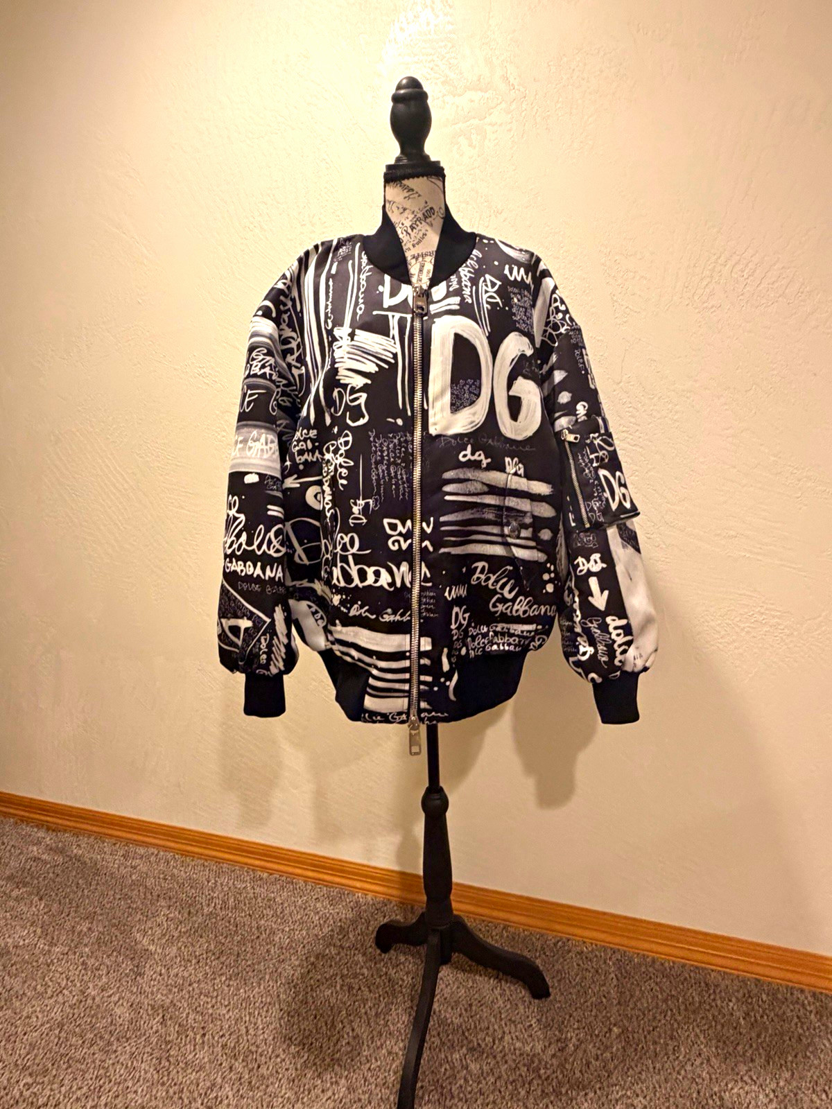 Dolce & Gabbana Men’s Black/White Logo Graphic Print Full Zip Bomber IT56