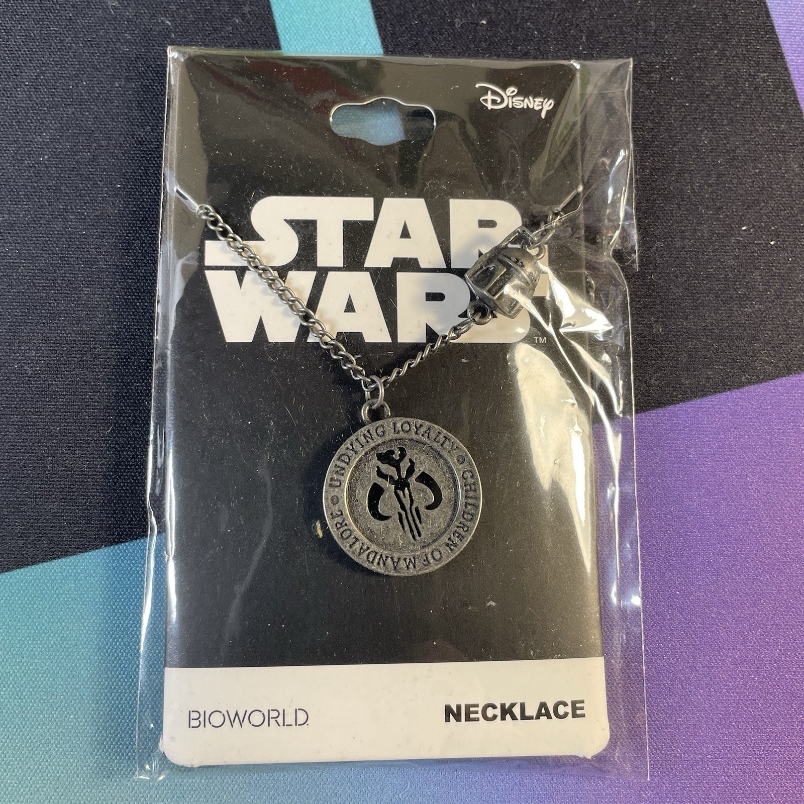 Bioworld Star Wars Necklace Mythosaur Insignia and Helmet Charm (Boba Fett)