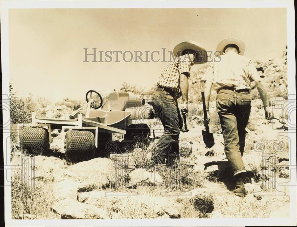 1961 Press Photo Explorers travel over mountains in \