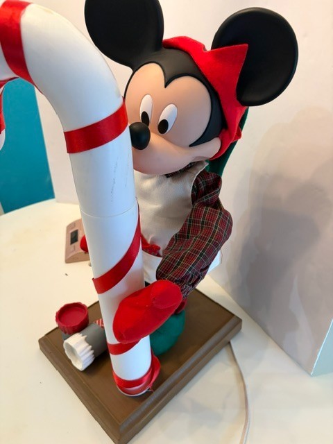 Santa\'s Best Animated Mickey Mouse Painting Candy Cane Works  1996 VTG