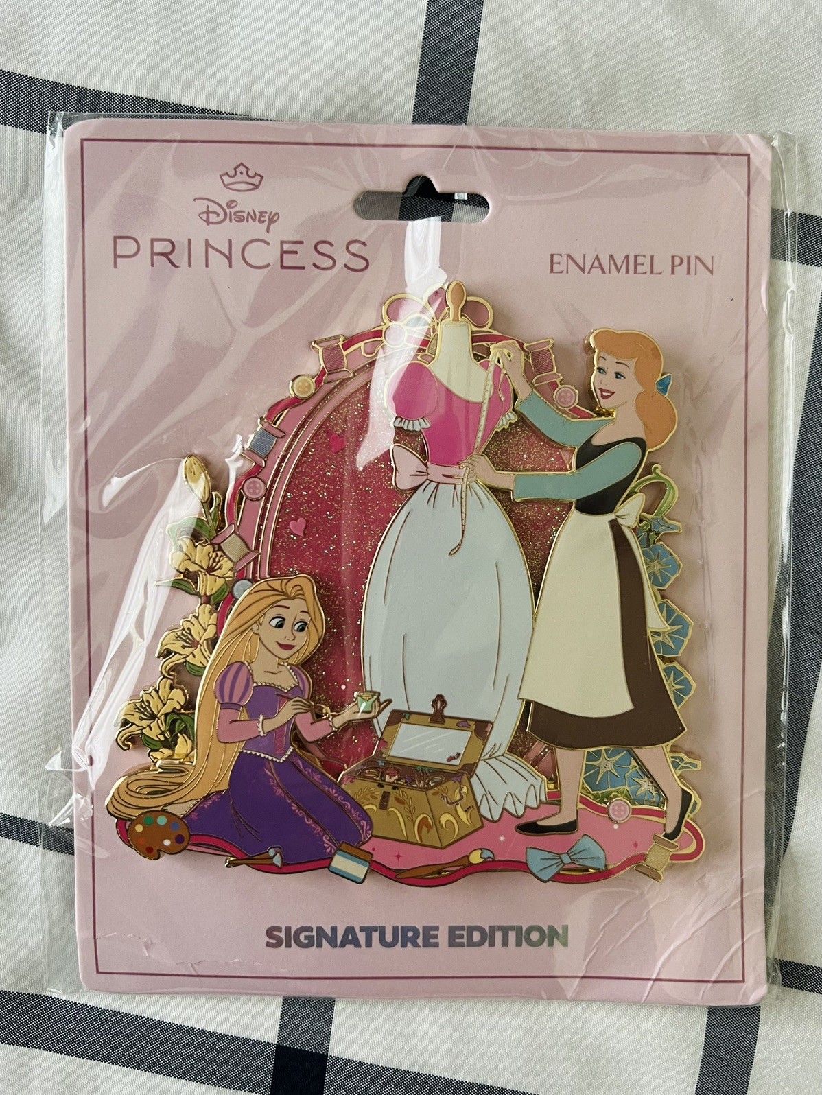 SOLD OUT Disney PALM Rapunzel & Cinderella Enchanted Craft Time Jumbo Pin LE500