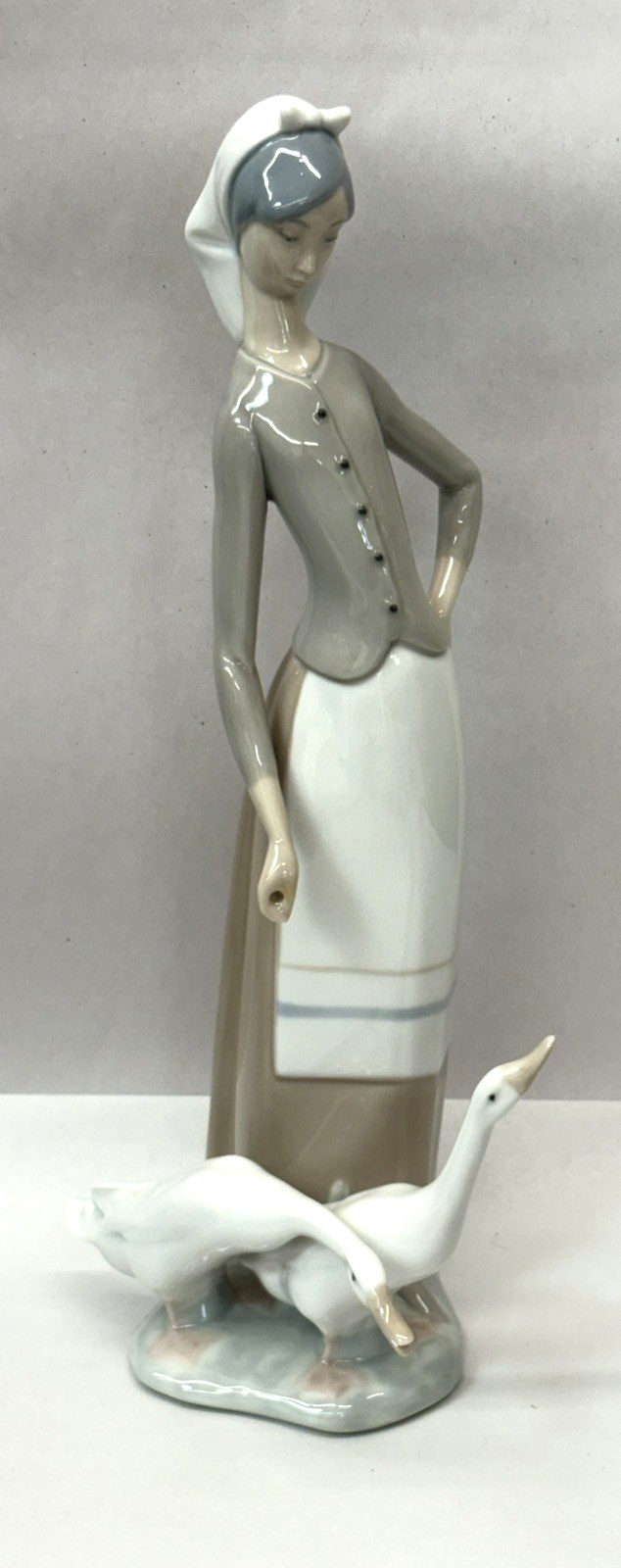 Lladro 1035 Girl with Geese Retired Porcelain Figurine 11\