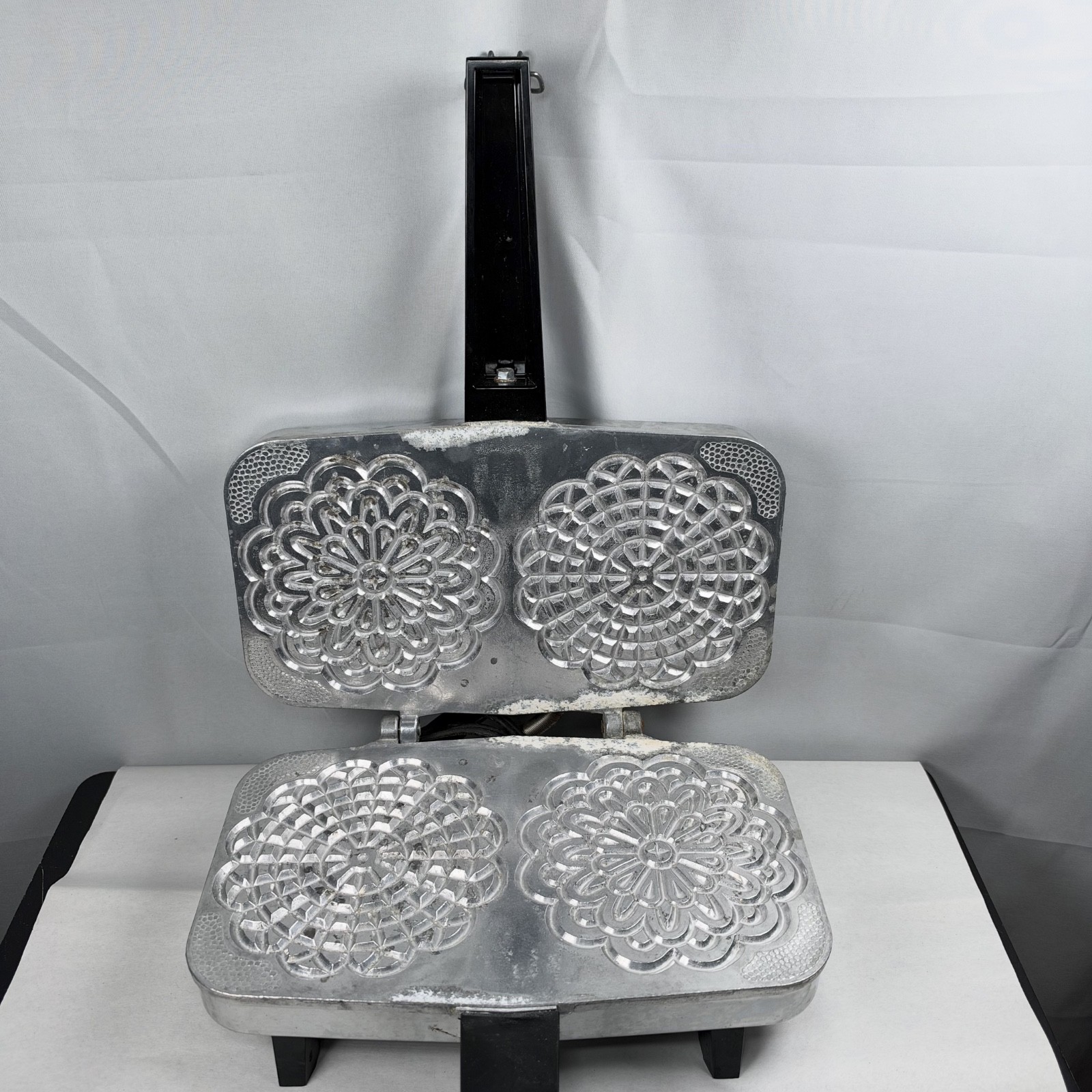 Vintage Vitantonio PIZZELLE CHEF 300A Automatic Italian Cookie Maker Iron Tested