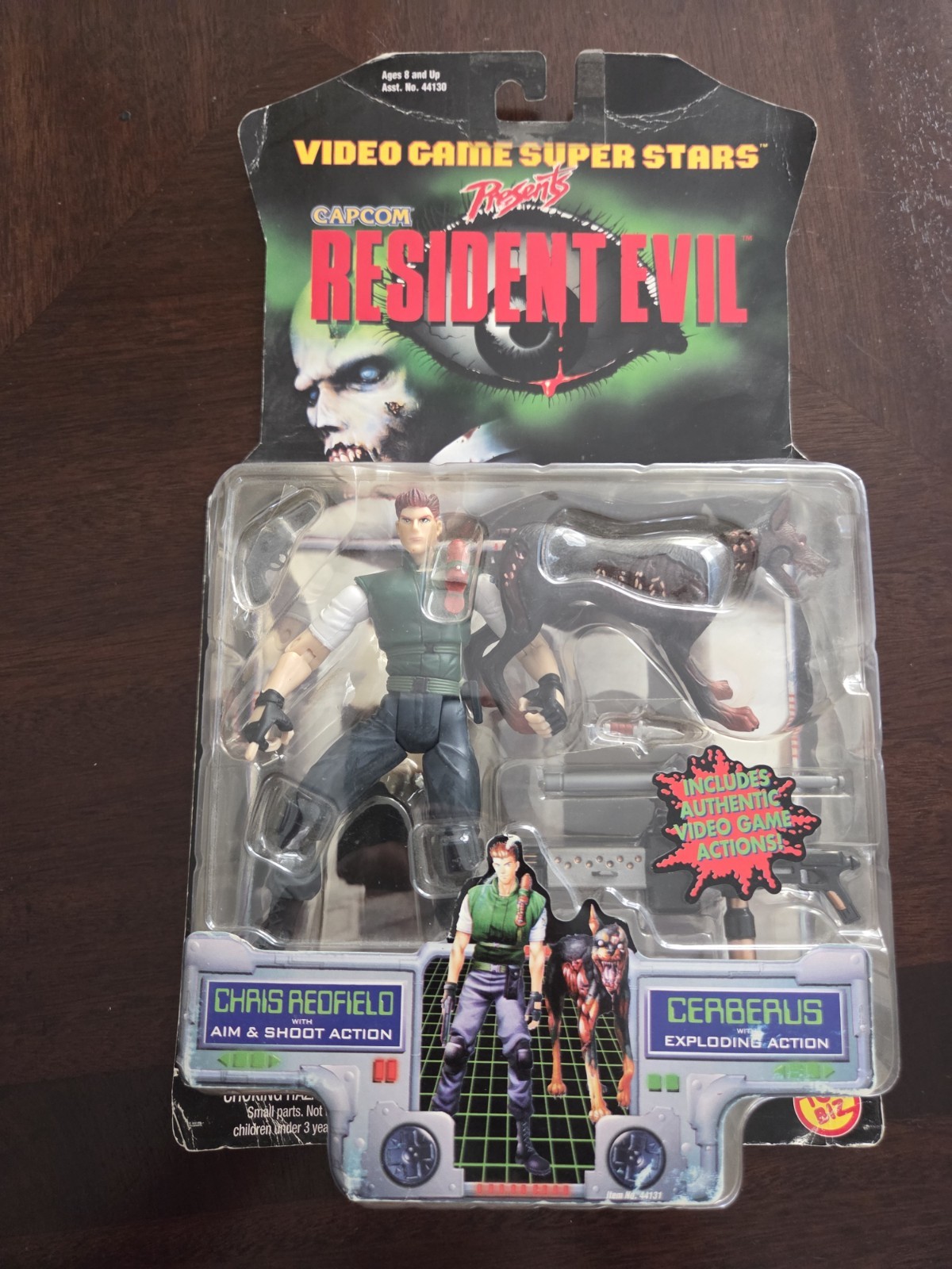 Capcom Resident Evil Chris Redfield & Cerberus Super Stars Figure
