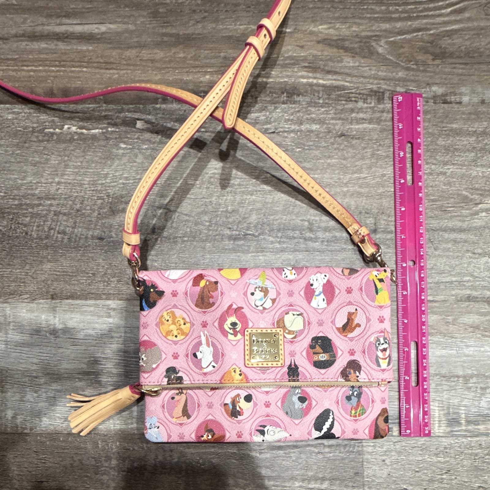 Dooney & Bourke Disney Dogs Small Pink Multicolor Crossbody Purse Bag Dooney & Bourke Disney Dogs Small Pink Multicolor Crossbody Purse Bag