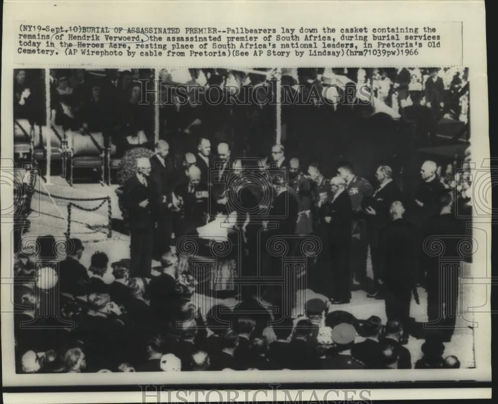 1966 Press Photo Pallbearers by Hendrik VerwoerdÃ¢â‚¬s casket in South Africa