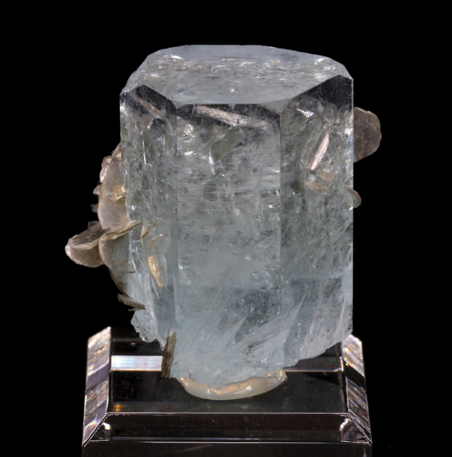 Superb Gemmy Sky Blue Aquamarine & Muscovite Combo - Nagar Pakistan