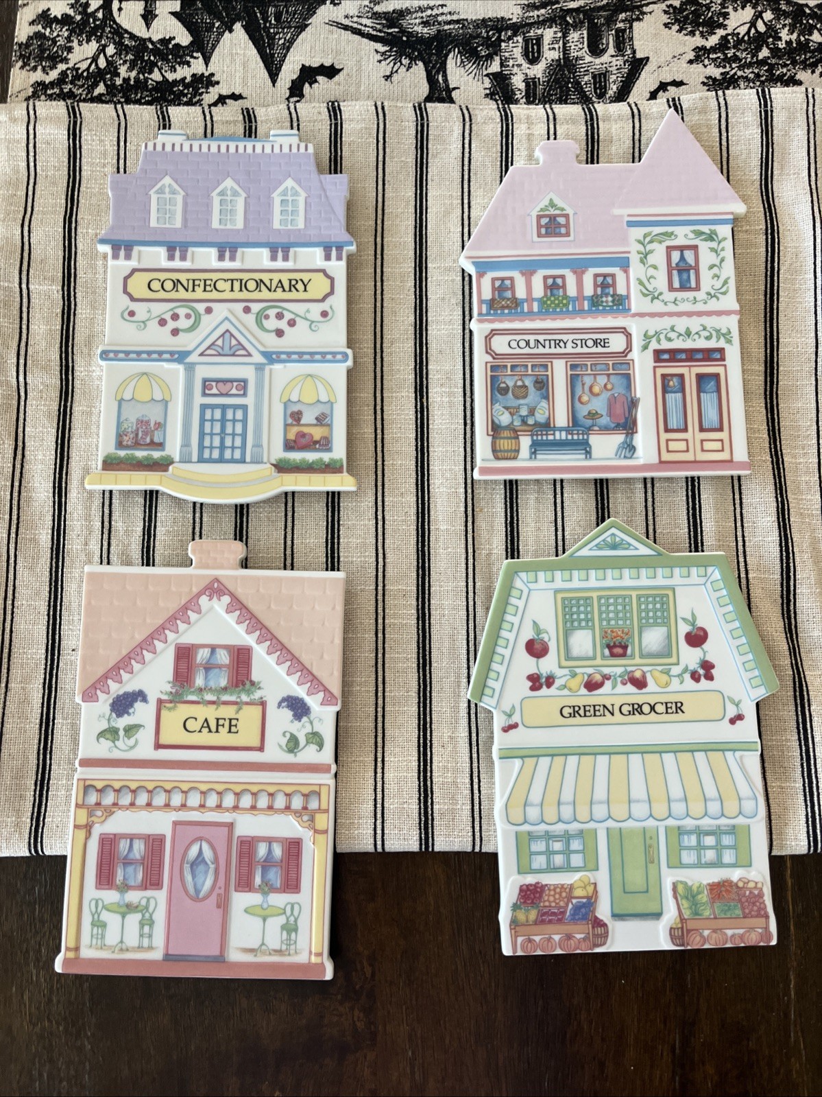 THE LENOX VILLAGE TRIVETS 1992 Fine Porcelain Set of 4 - Mint Condition 