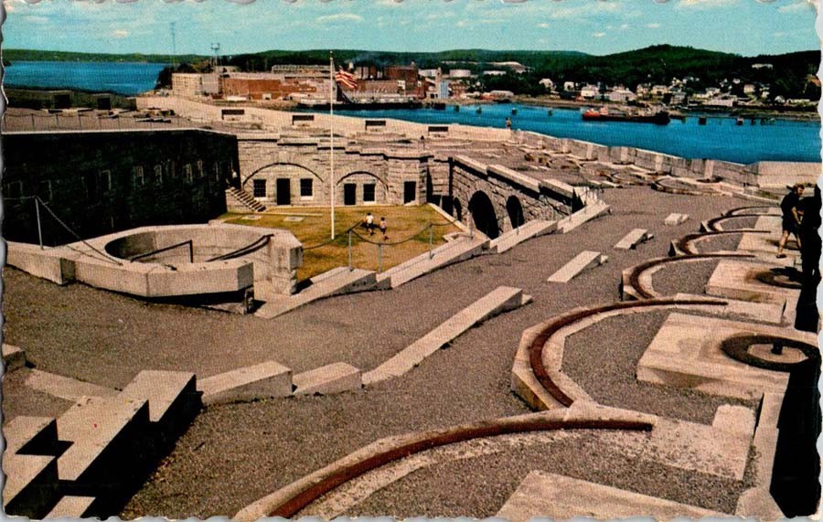 Bucksport ME postcard FORT KNOX WITH GUN MOUNTS PENOBSCOT RIVER o/10 AW1382