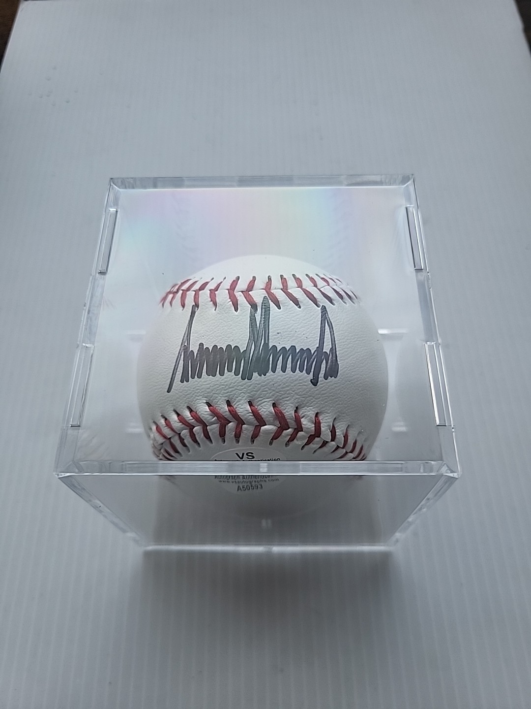 PRESIDENT DONALD TRUMP Hand-Signed Autographed Baseball W/COA & Protective Case