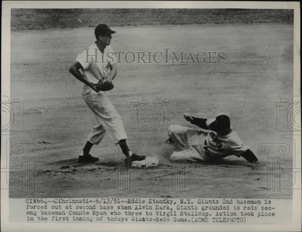 1951 Press Photo Giants' Eddie Standky forced out at 2nd vs Reds - net20292