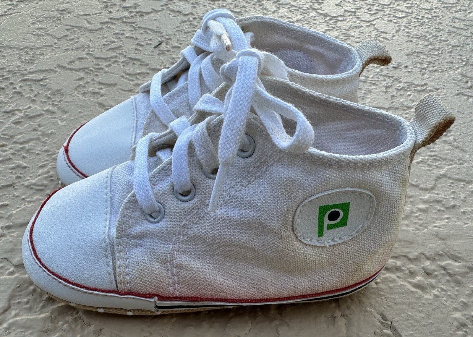 Publix VTG White Baby Shoes Size 3 w/Shoe Toe Area Tissue Paper