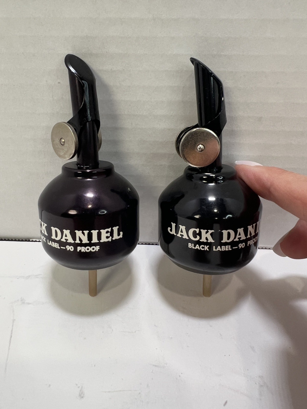 VINTAGE METAL JACK DANIELS WHISKEY POURER-POUR SPOUT-BOTTLE STOPPER