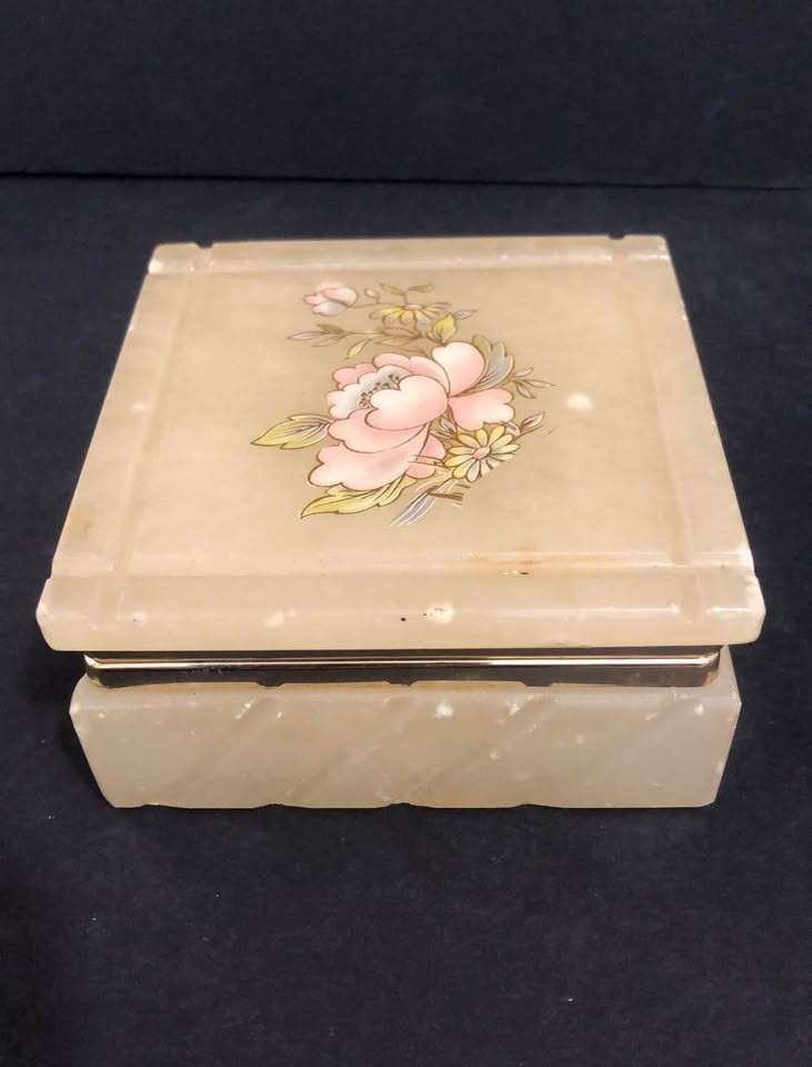 Vintage hand-carved alabaster trinket box   /
