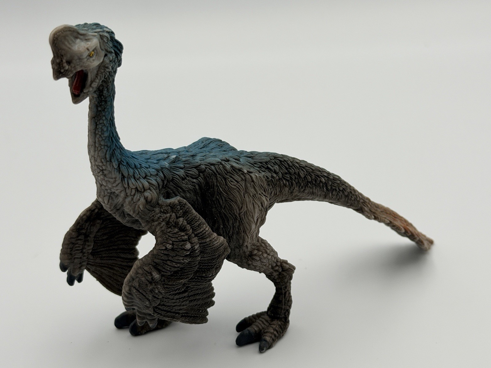 Retired 2017 Schleich Oviraptor Dinosaur Figurine Model Number 15001